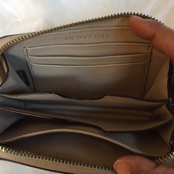 Michael Kors Snake Embossed Wallet - Picture 4 of 7